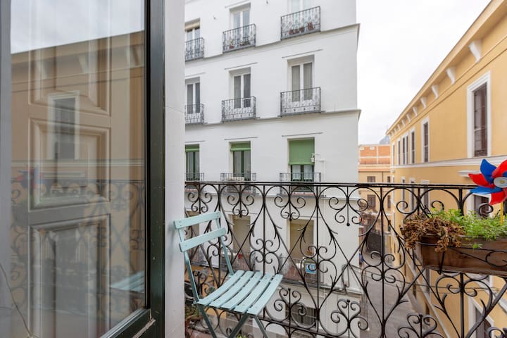 Gran piso, con encanto, en el Madrid histórico gallery image 3