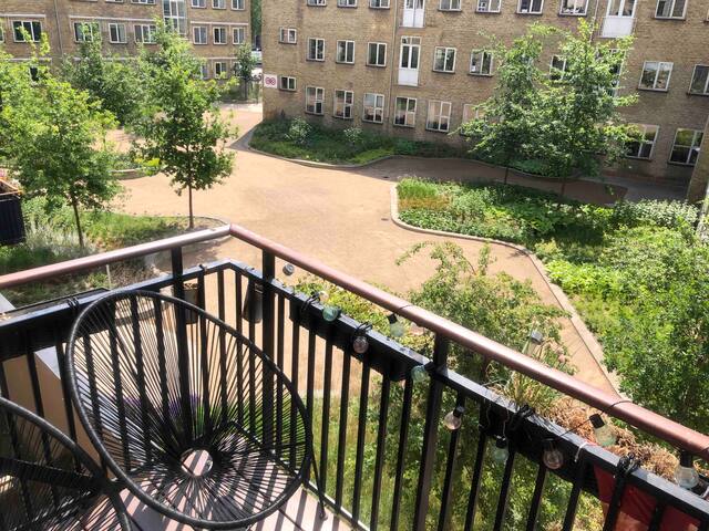 Spacious family-friendly 5-room on shopping street gallery image 2