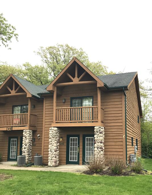 End unit with lots of windows and beautiful views!