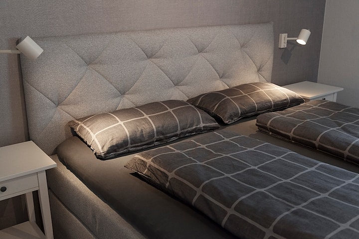 Miegamasis su spyruokline lova, 1,80m x 2 m ir spinta