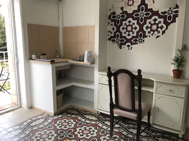 The Zamenhof Suite - An Authentic JLM Experience