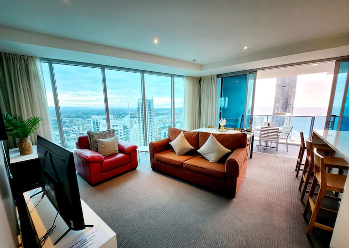 L43 /2 Br/6p/1 Parking/ocean View/pool/beach - Surfers Paradise
