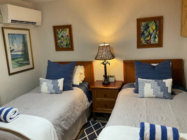 ห้องนอนที่ 2 การแปลงเตียงแฝดหรือเตียงขนาดคิงไซส์  และเครื่องปรับอากาศของคุณเอง