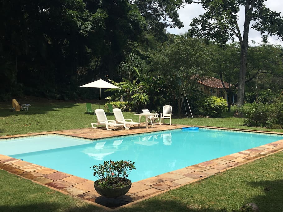 Piscina de 16 m com deck