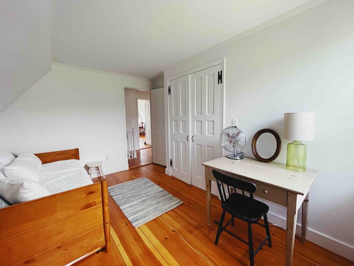 Oficina /cama nido (dos camas individuales).