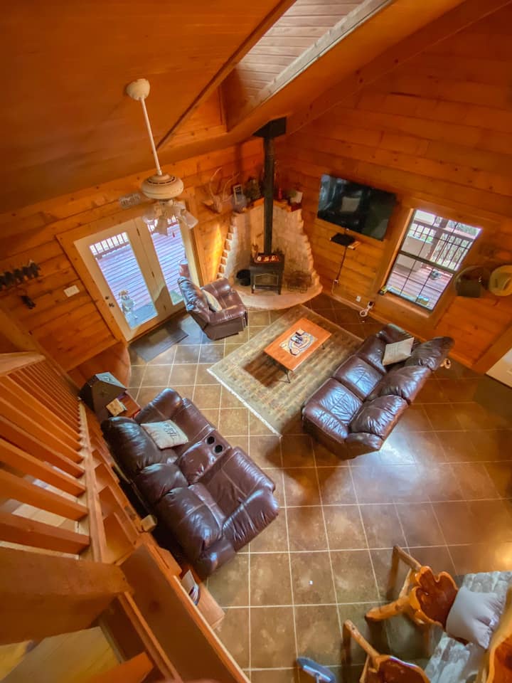 The Log Cabin On River Road - Concan, TX