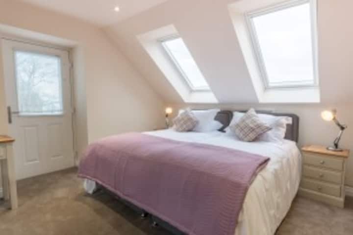 Super veliki bračni krevet ili spavaća soba s 2 odvojena kreveta