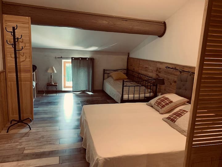 Habitación Monieux, cama doble 160x200, cama individual 90x200