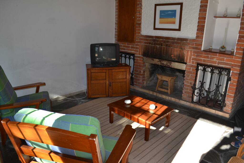 Sala con estufa a leña