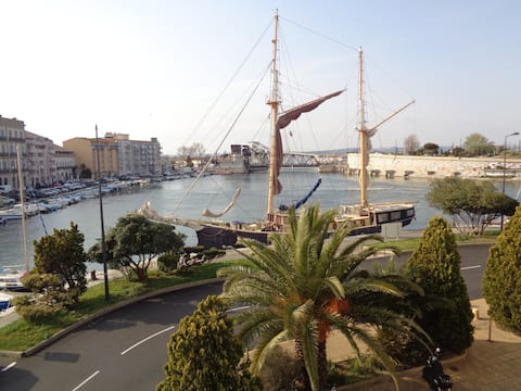 Beautiful studio with a wharf view and lift