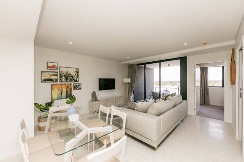 Perfect Mooloolaba Location with Hinterland Views