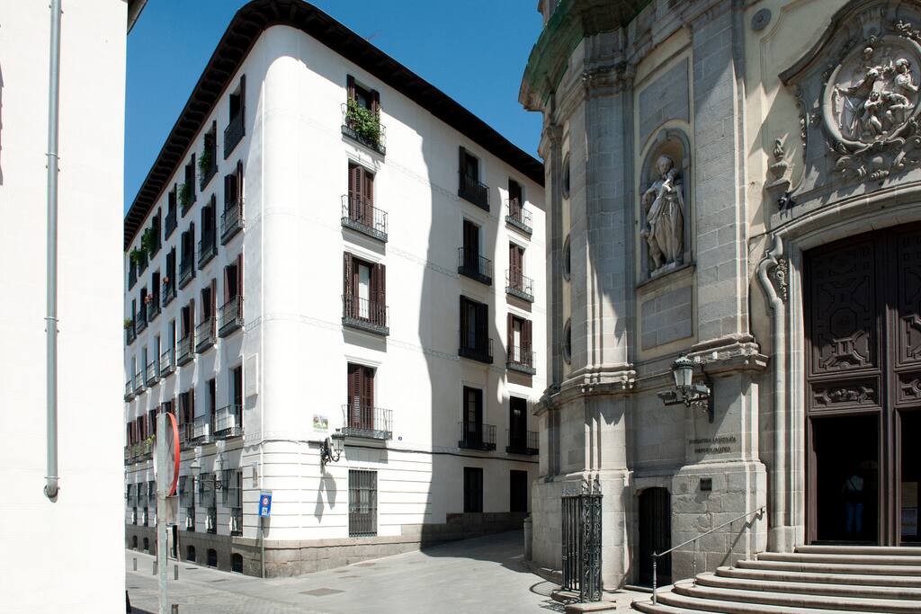 la entrada de la calle