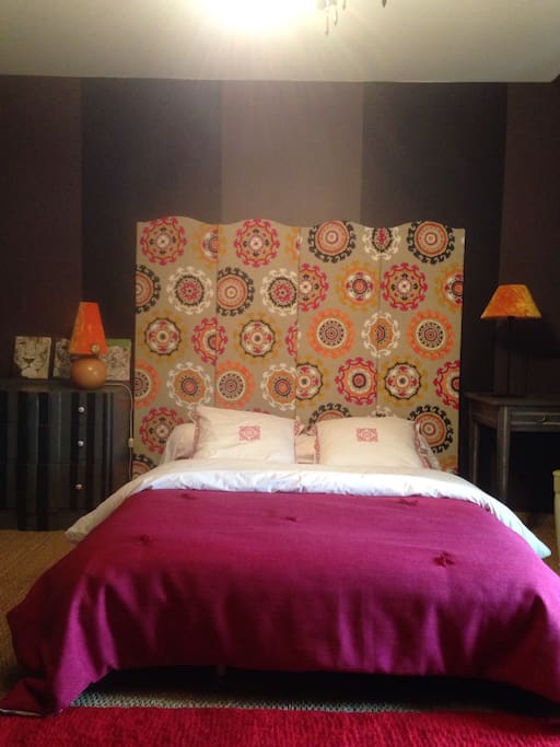 Chambre pour 2 personnes avec en plus 1 canapé lit .