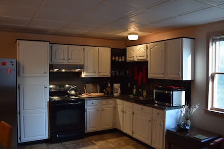 Private Hill Top Apartment Two/On Street Parking