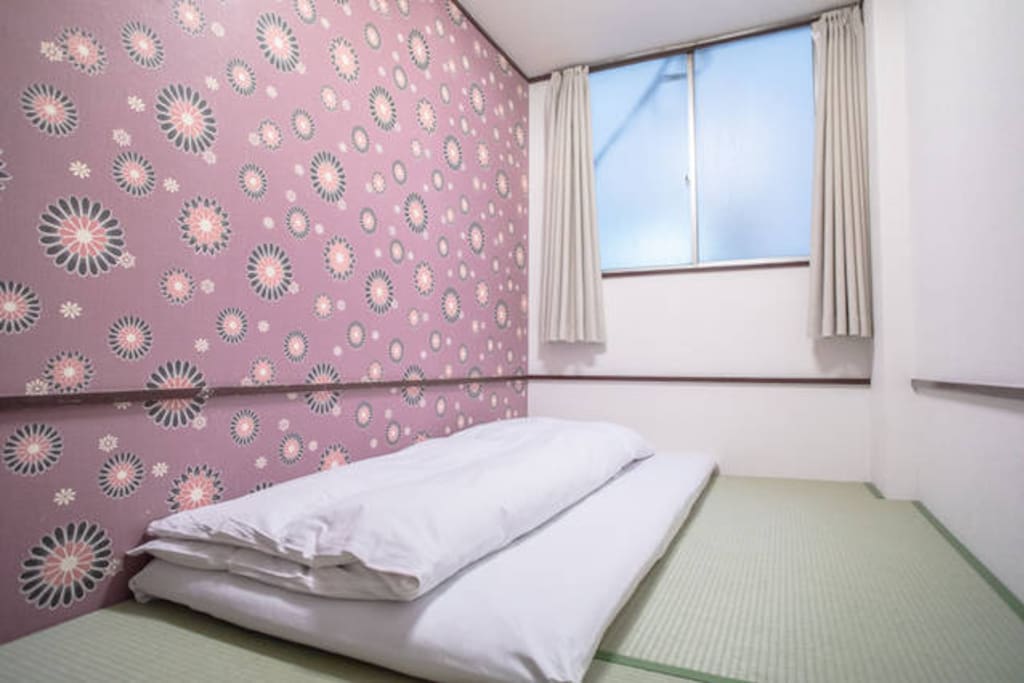 Simple room with a fan or foot warmer (summer/winter)