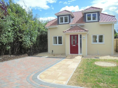 Beautiful modern house perfect for Bath