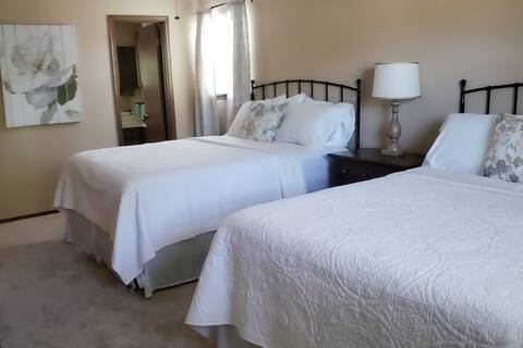 Roomy two Story, Cozy w/ private pool