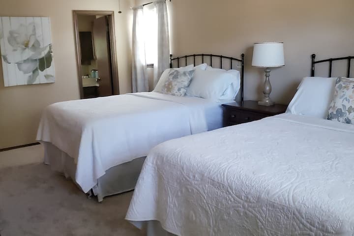 Roomy two Story, Cozy w/ private pool