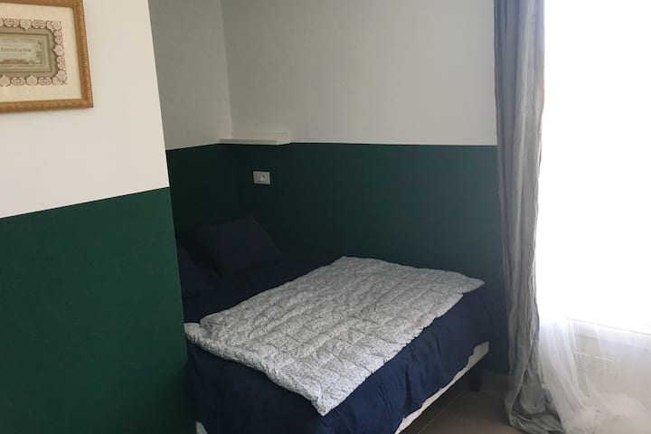 habitación 1 cama doble con balcón