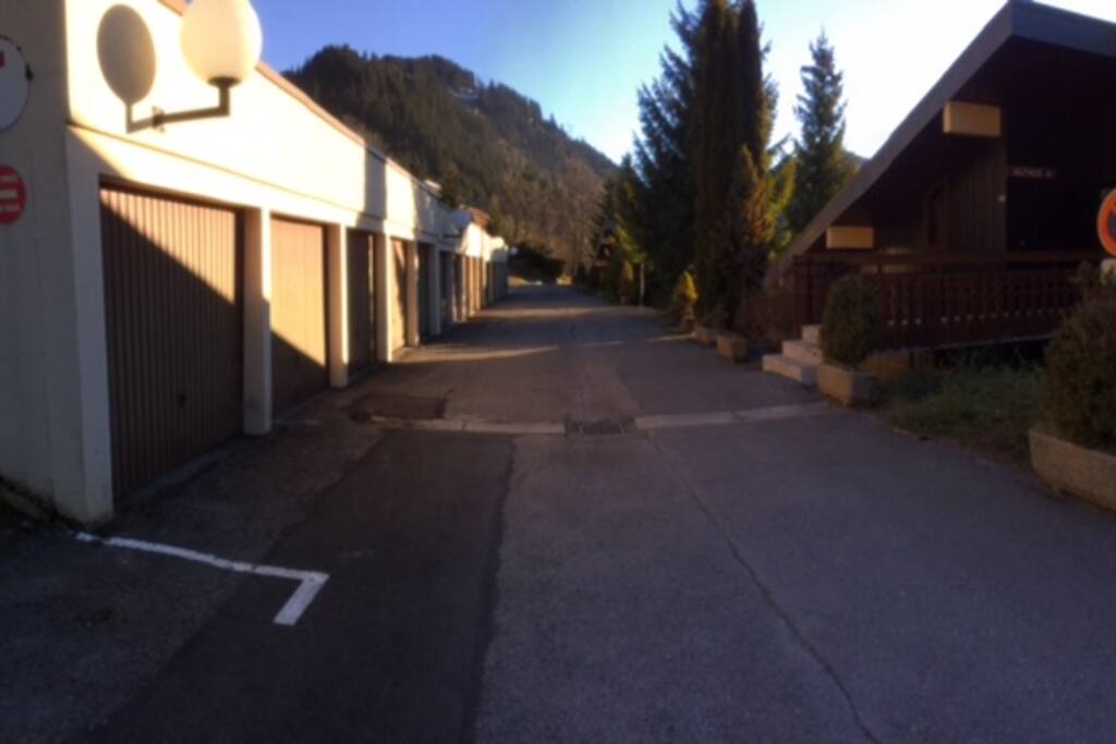 Garage fermé - pour vos vélos et équipement de ski