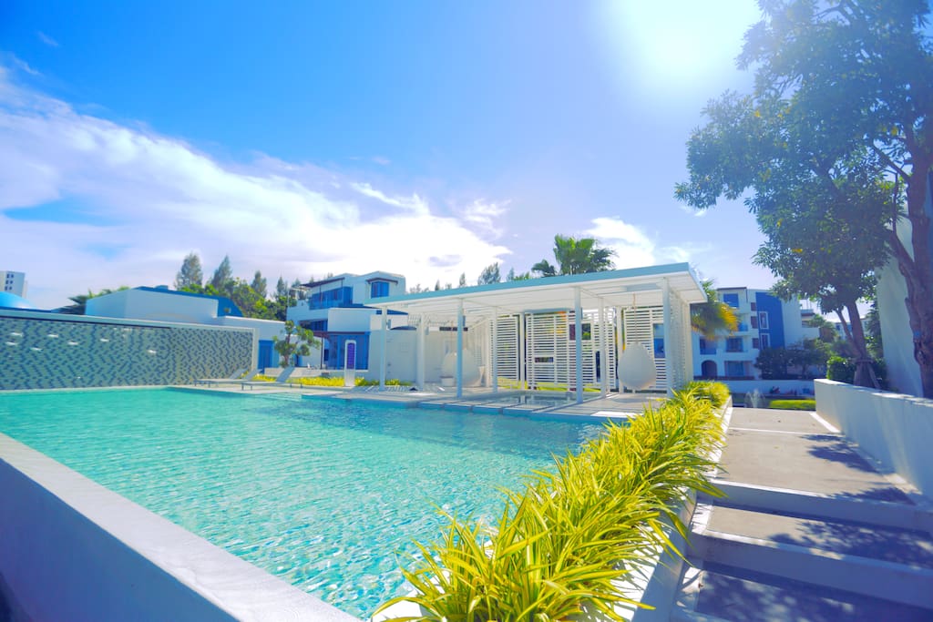 SWIMMING POOL - SEA FRONT