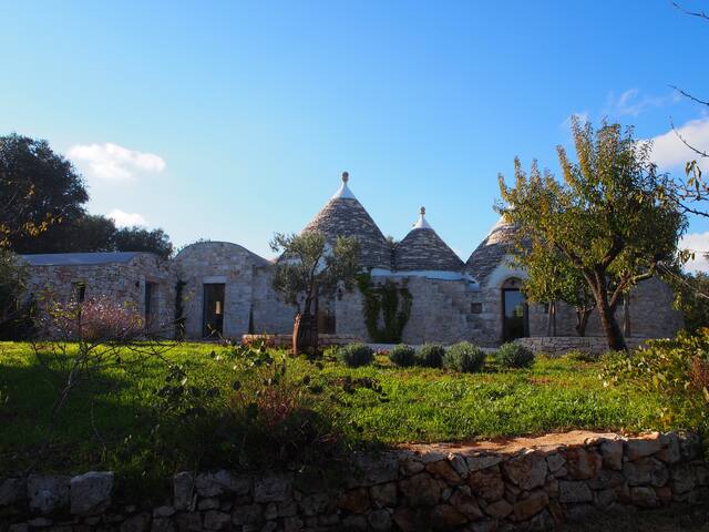 A delightful trullo with a pool in rural Puglia. gallery image 4