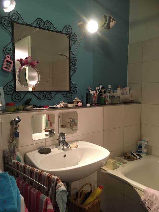 Bad mit Wanne und WC
