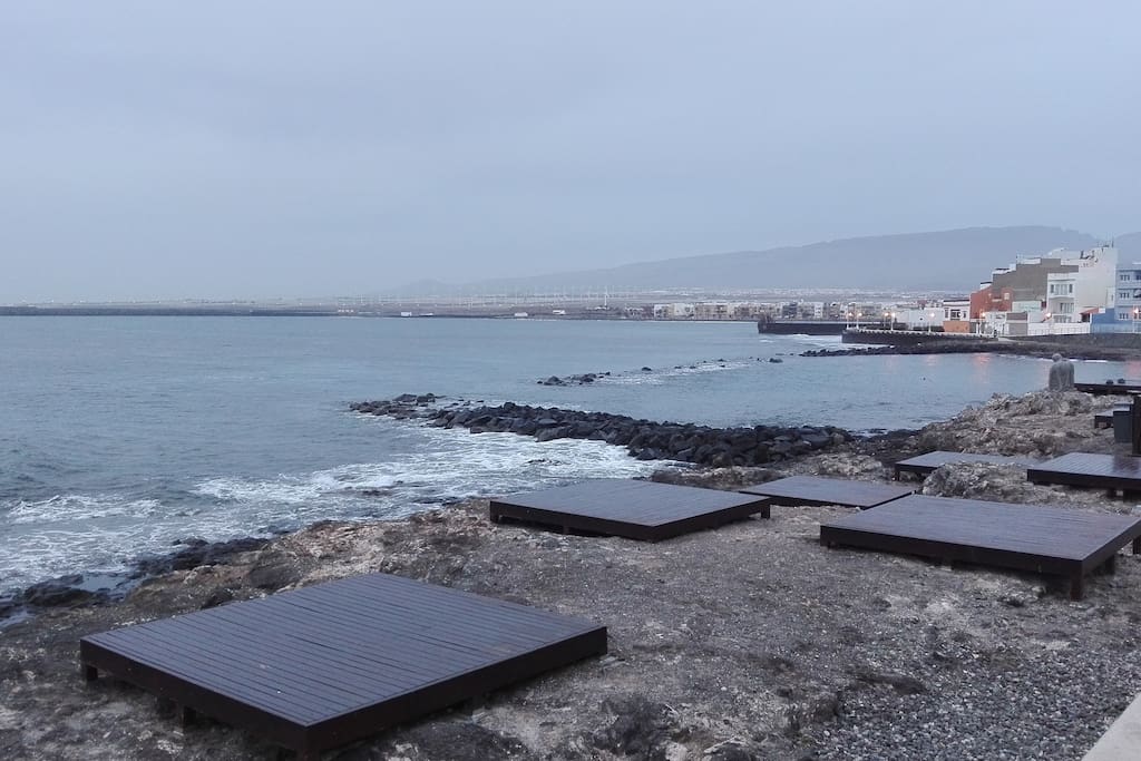 Tomar el sol,playa de Arinaga