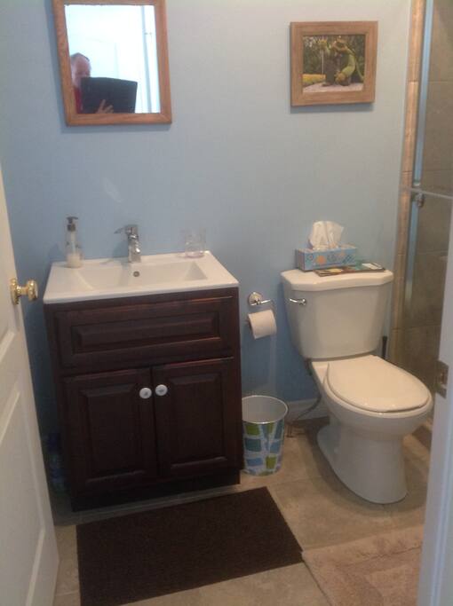 Toilette et Lavabo.