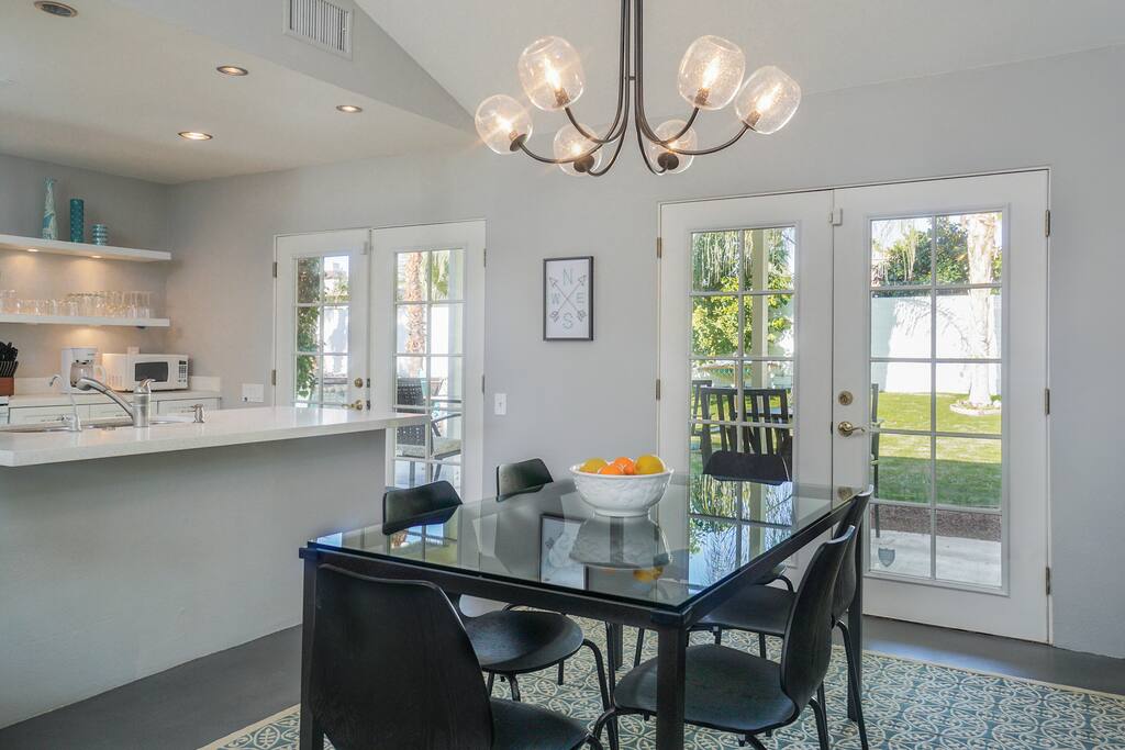 Dining table for 6 adjacent to the kitchen.