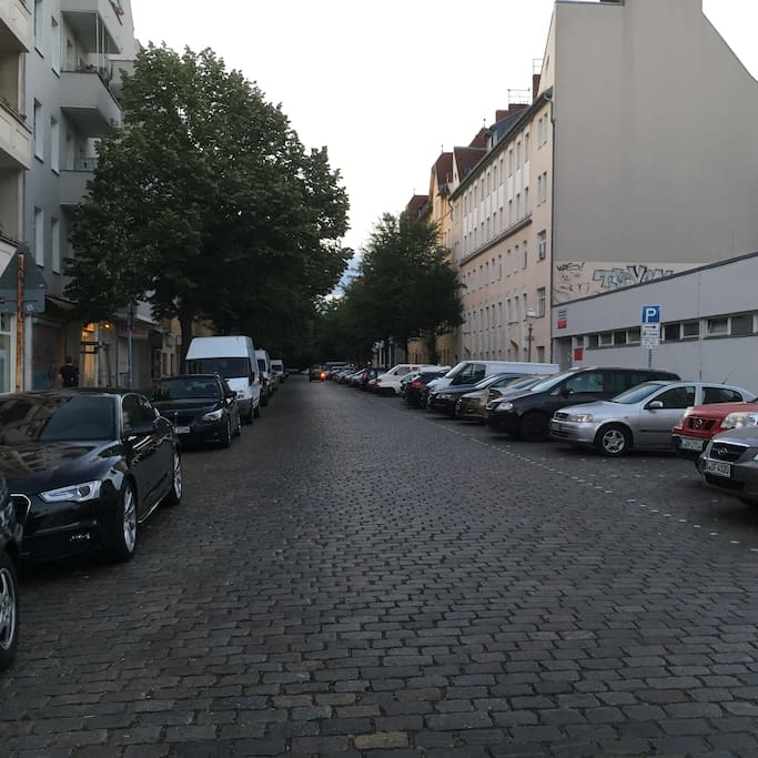 Einfahrt von der Müller Straße in die Türkenstraße.