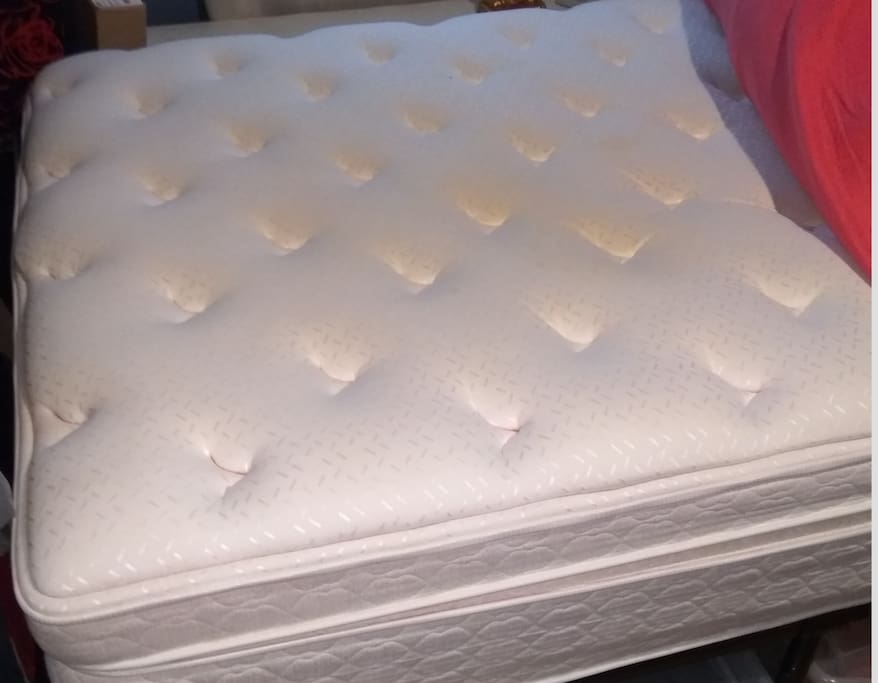 Pillow-top Mattress. Comfy!