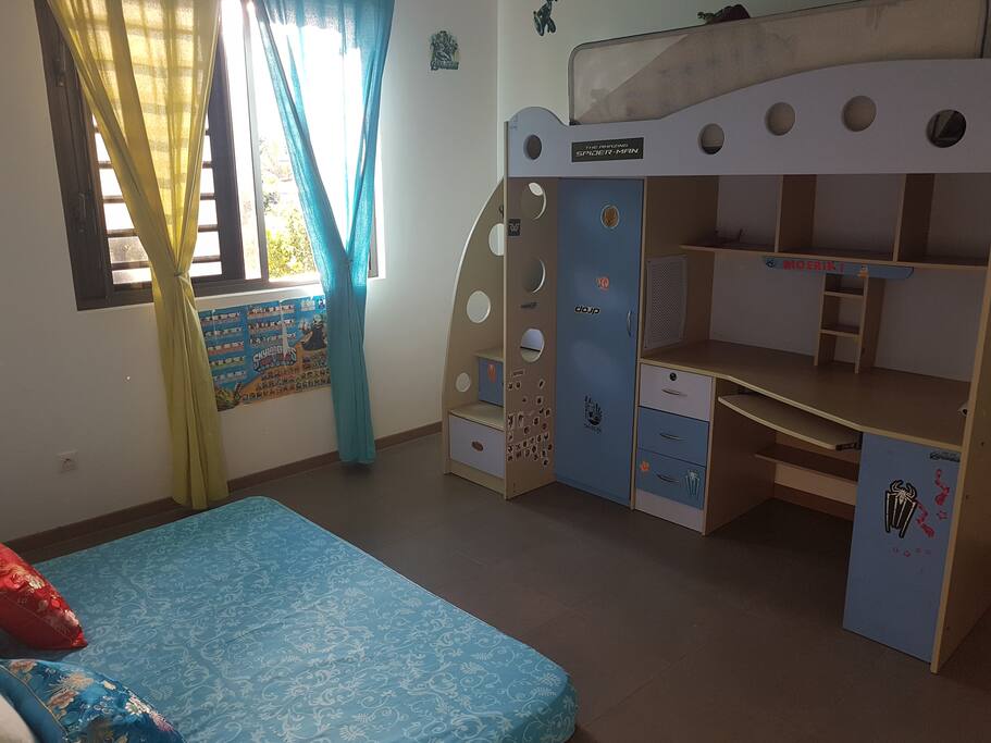 Chambre "Moe" : lit double + lit simple enfant + climatisation