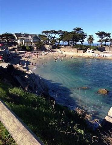 Charming Cottage Steps to Ocean! gallery image 2