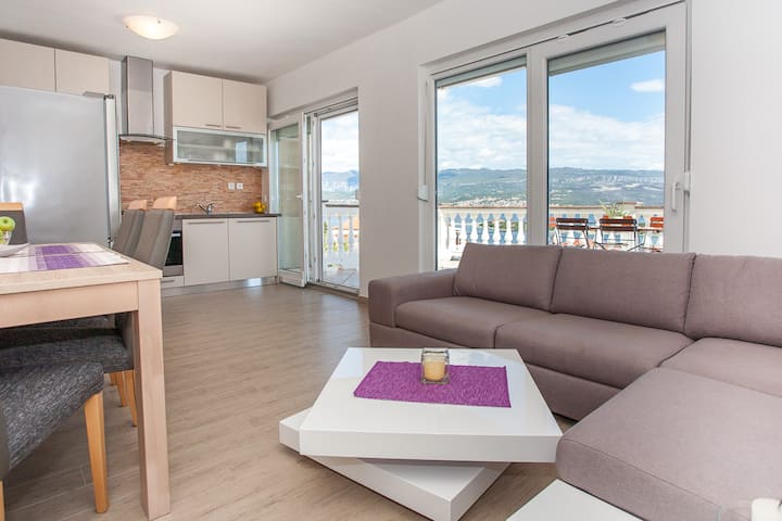 Spacious Apartment With Roof Terrace - Crikvenica