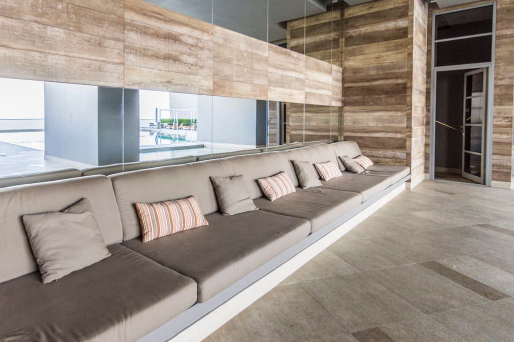 Cozy social Area / Acojedor espacio social