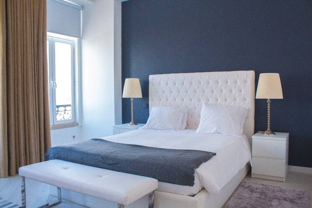 Cama king size, super confortável.