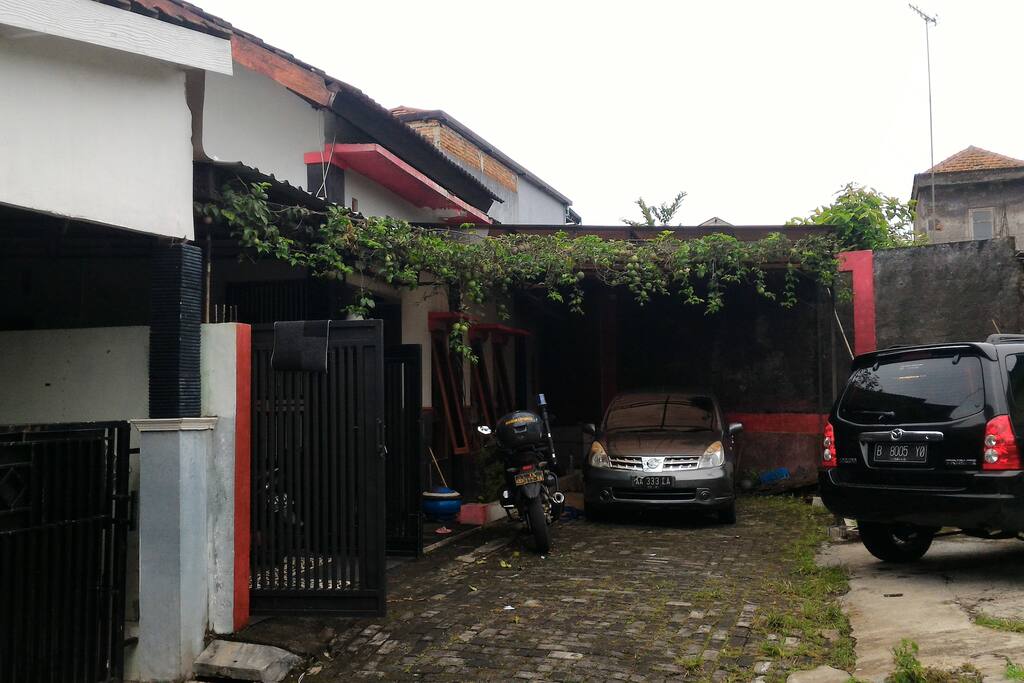 Tampilan depan tps house,airport dan garasi