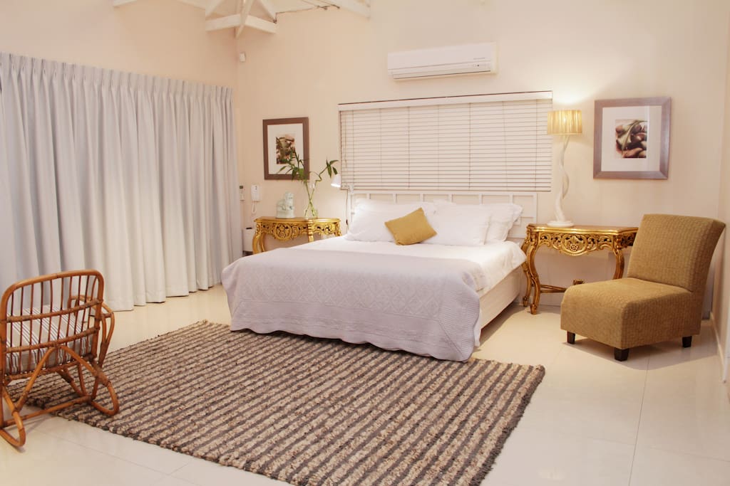 Main en-suite bedroom