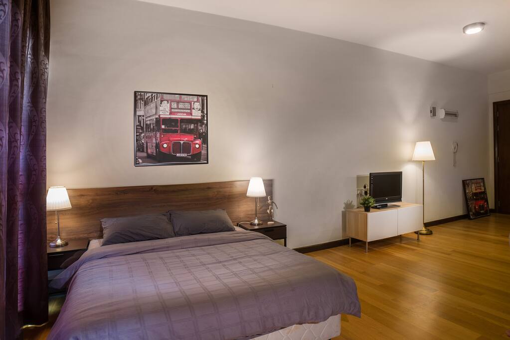 Comfy Bed with Warm lighting keep your night good
舒适的睡床和温暖的灯光,确保你的睡眠质量