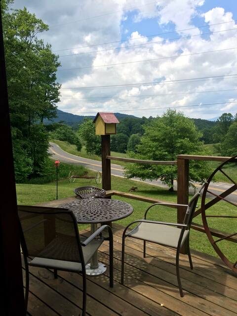 Authentic Mountain Cottage:Beautiful Sunset Views!