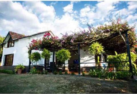 Beautiful and Comfortable Casa de Campo, Pool & Grill