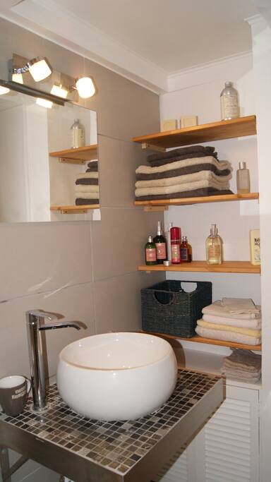 Salle de bain refaite à neuf.