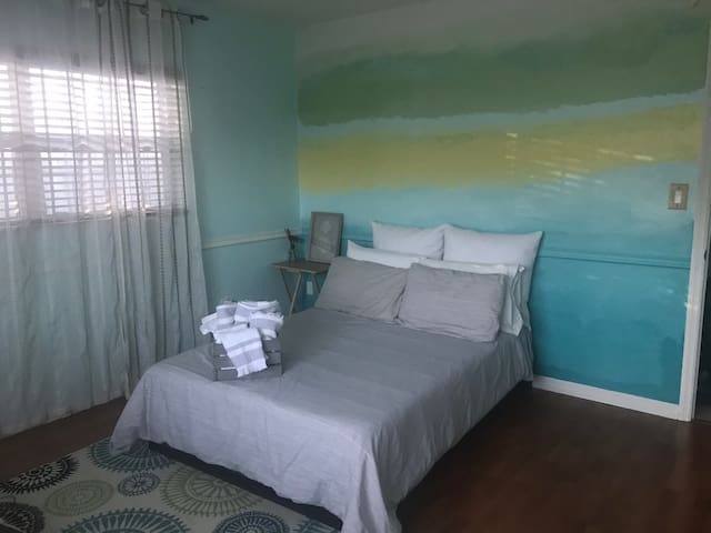 Colorful Yet Calming Private Room Near Tyrone Mall 1 Bedroom 1 Bathroom House In St Petersburg United States