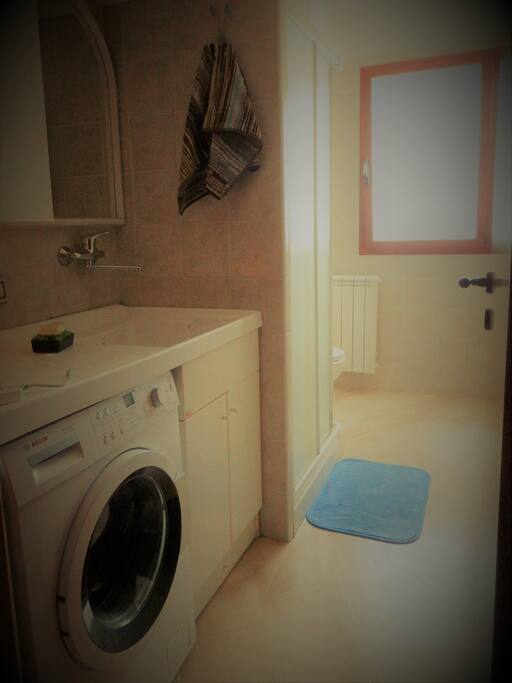 Bagno ospiti con finestra_1