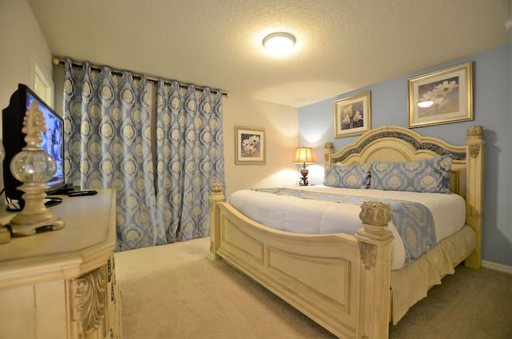 Suite de dormitorio tamaño king en el segundo piso