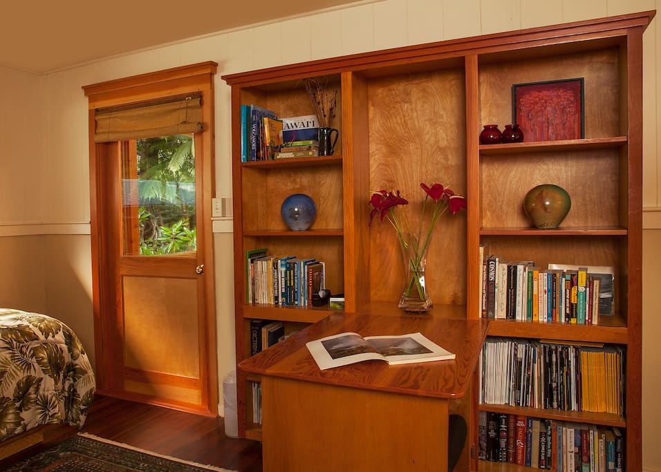 Opposite end of master bedroom, showing bottom of twin daybed, door to back lanai, and desk/shelves.