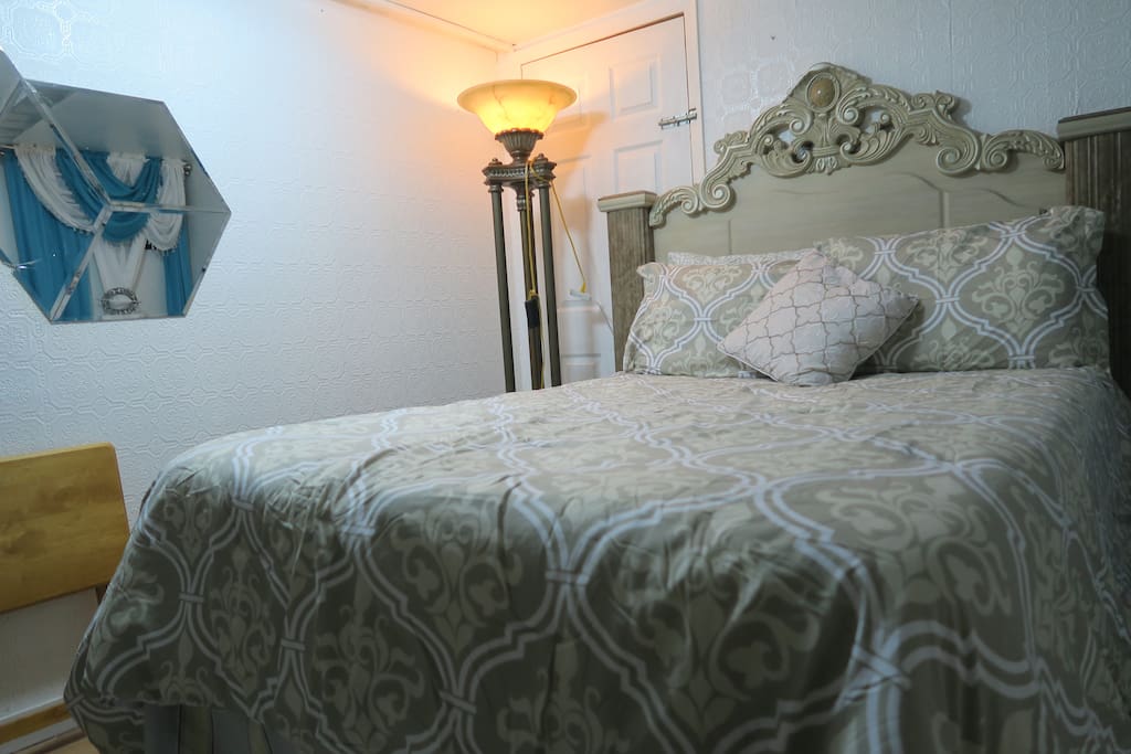 Very Comfy Queen size Bed!