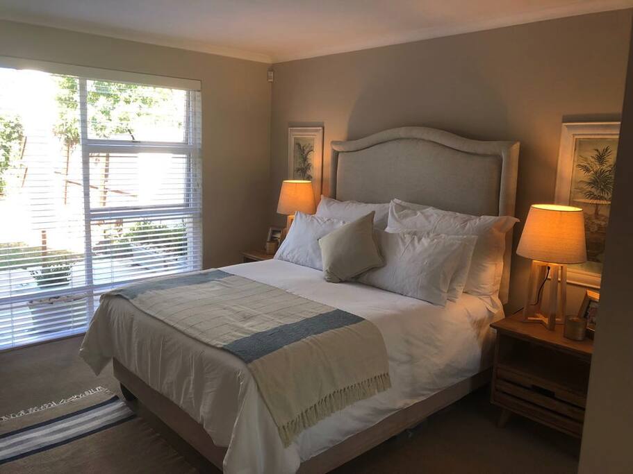 Main Bedroom - Queen