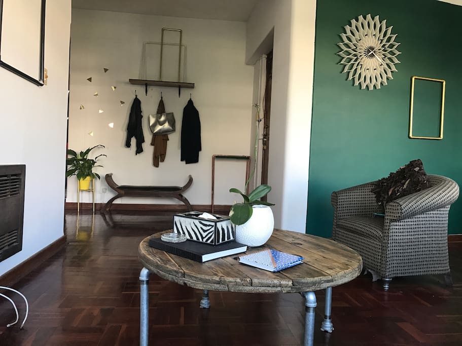 Lounge & Entrance